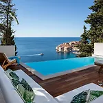 Luxury Lodge